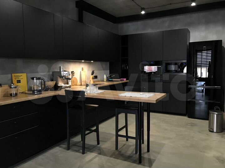 4-к. квартира, 140 м², 2/3 эт.