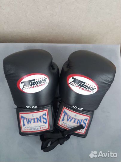 Боксерские перчатки twins 10