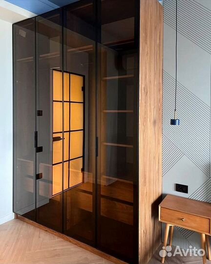 Шкаф распашной с зеркалом