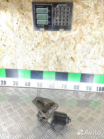 Моторчик стеклоочистителя передний Daihatsu Atrai