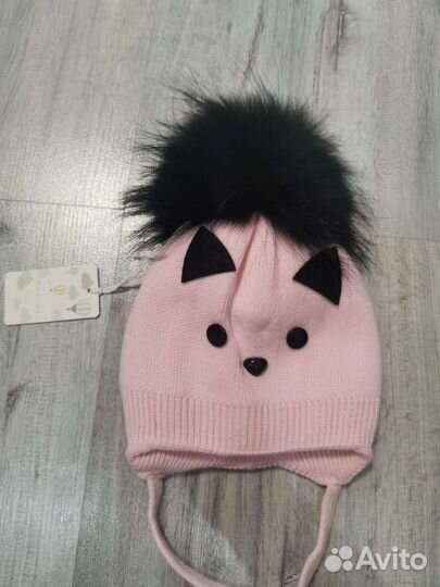 Шапочка новая тёплая на 2-3 годика с мехом енота