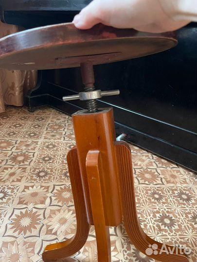 Стульчик для пианино