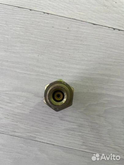 Выключатель стоп-сигнала Volvo FL6, Iveco, MB, MAN