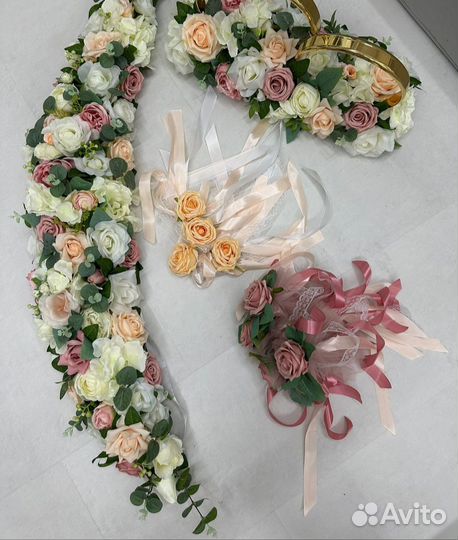 Свадебное украшение на машину, цветы на авто