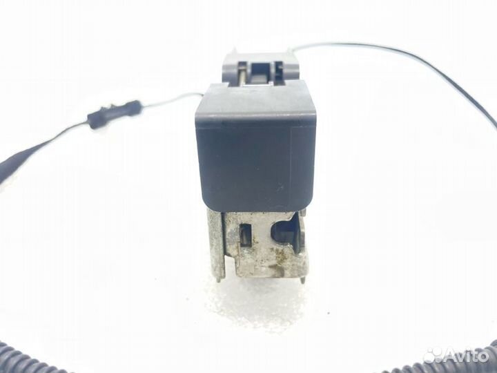 Замок капота Volkswagen Passat B7 2011