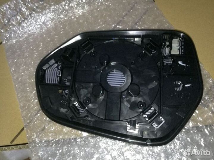 Зеркальный элемент правый Toyota Camry 70