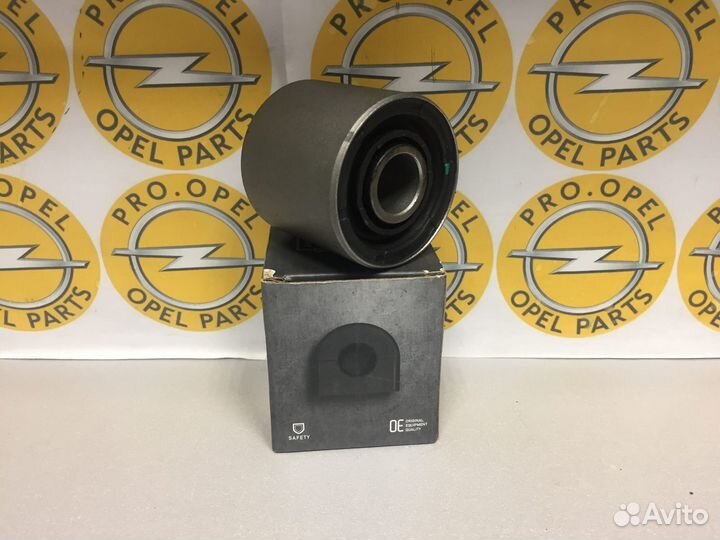 Сайлентблок задний переднего рычага Astra J