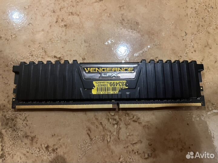 Оперативная память Corsair vengeance lpx 8g