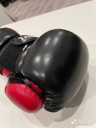 Боксерские перчатки