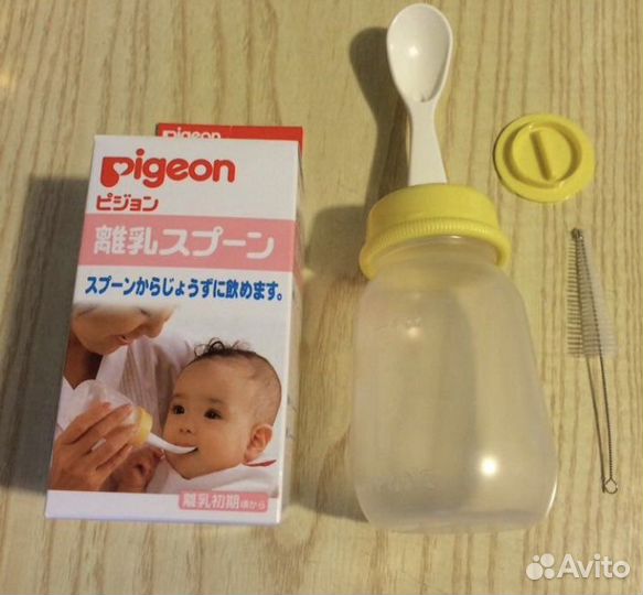 Бутылочка с ложкой для прикорма Pigeon (в наличии