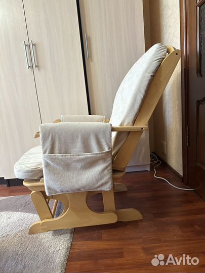 Кресло-качалка для кормящей матери бежевое