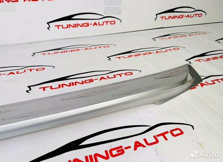 Спойлер под стекло Toyota Land Cruiser 200