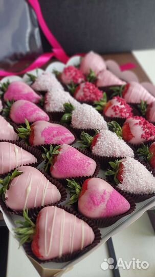 Клубника в шоколаде с натуральными посыпками