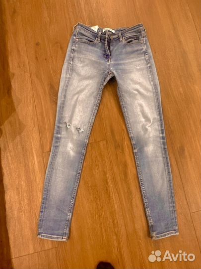 Рубашка белая и джинсы Calvin Clein