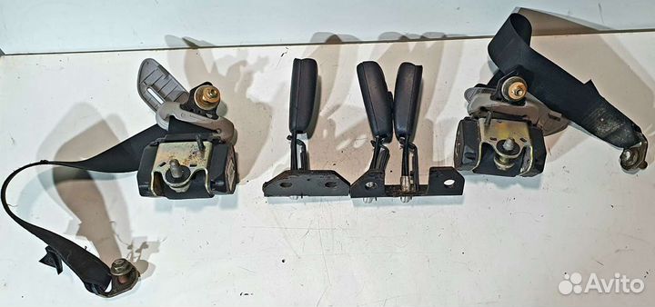 Комплект задних ремней безопасности Carisma