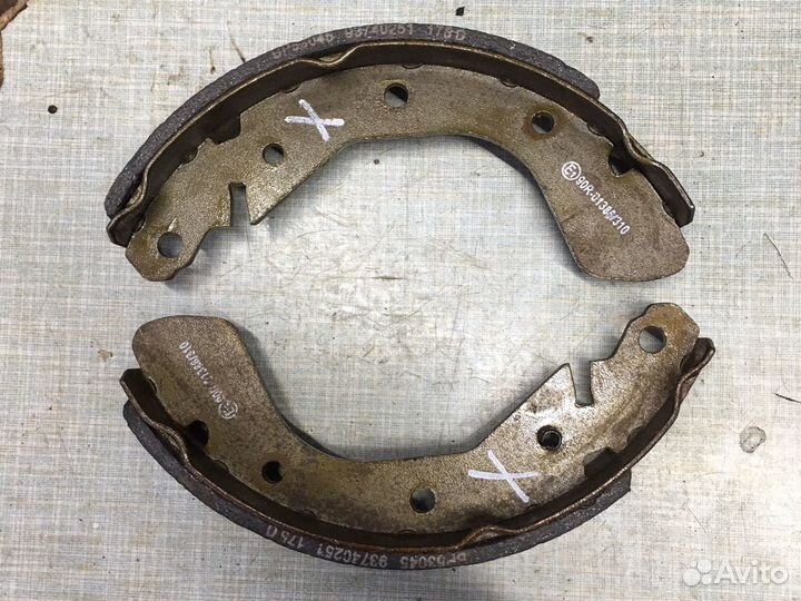 Колодки ручника Митсубиси Лансер 10