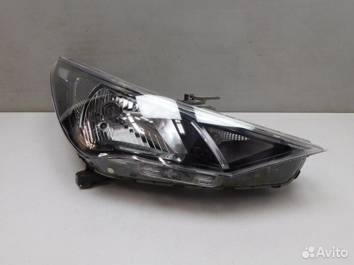 Фара правая Hyundai Solaris