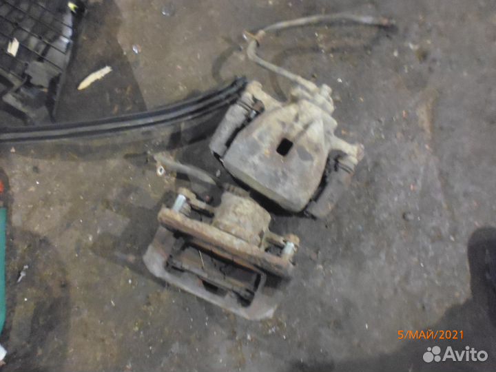 Тойота камри 40 суппорт передний левый