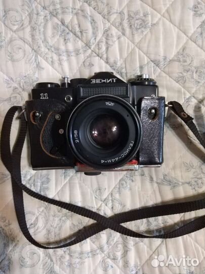 Плёночный фотоаппарат Зенит