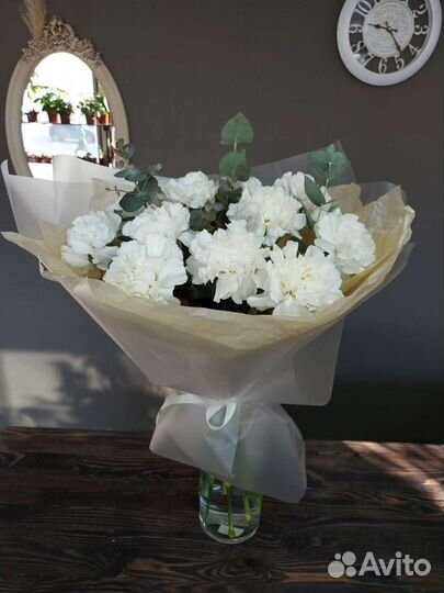 Белые гвоздики с тишью