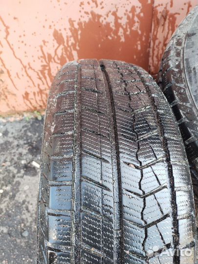 Roadmarch Snowrover 868 195/65 R15