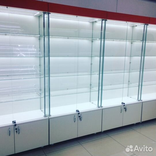 Стеклянная витрина для магазина