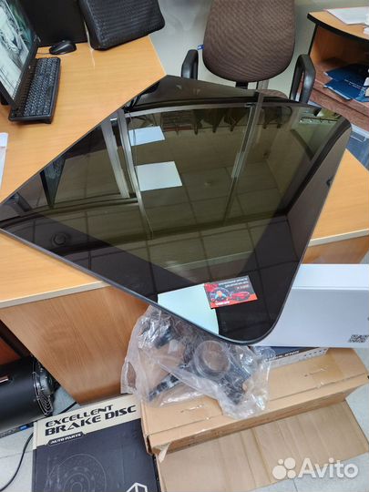 Стекло люка Geely Monjaro