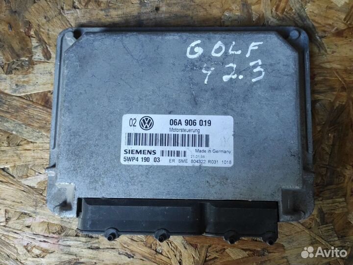 Блок управления двигателем VW golf 2.3 i