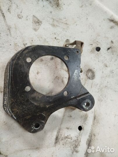Скоба суппорта заднего левого chevrolet Cruze