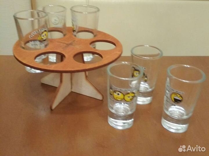 Набор стаканчиков на деревянной подставке