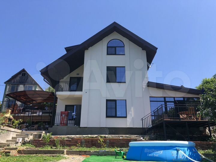 Дом 180 м² на участке 6 сот.