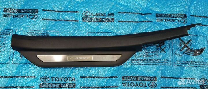 Накладка проема задней левой двери Camry 40