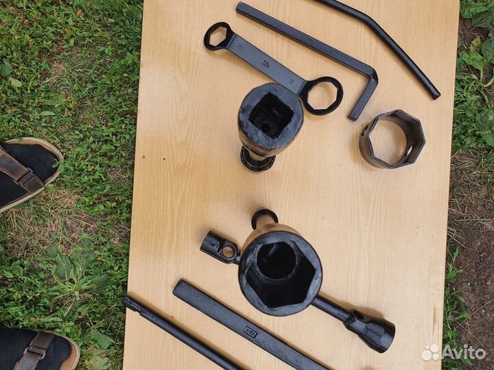 Инструменты и ключи для шиномонтажа ремонта машин