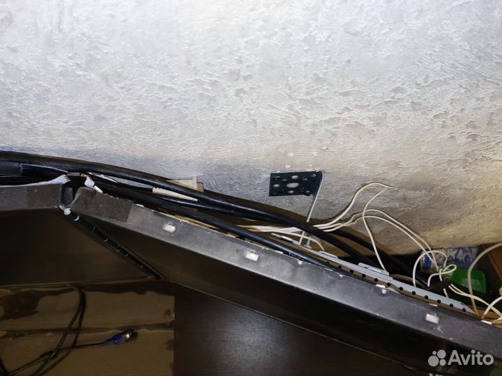 Комплект из трёх мониторов для компьютера