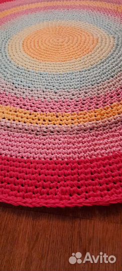 Ковер из трикотажной пряжи 100см. hm