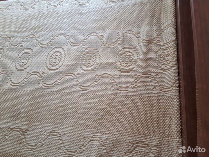 Пледы и покрывало