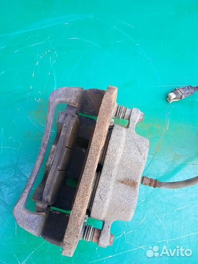 Суппорт тормозной передний Opel Antara