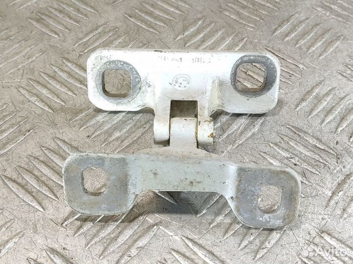 Петля багажника левая Bmw X3 e83 2004-2010