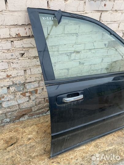 Передняя правая дверь Nissan X-Trail T30