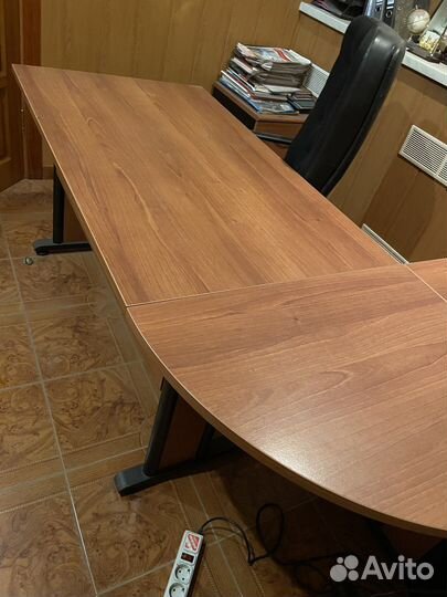 Стол офисный угловой с тумбой