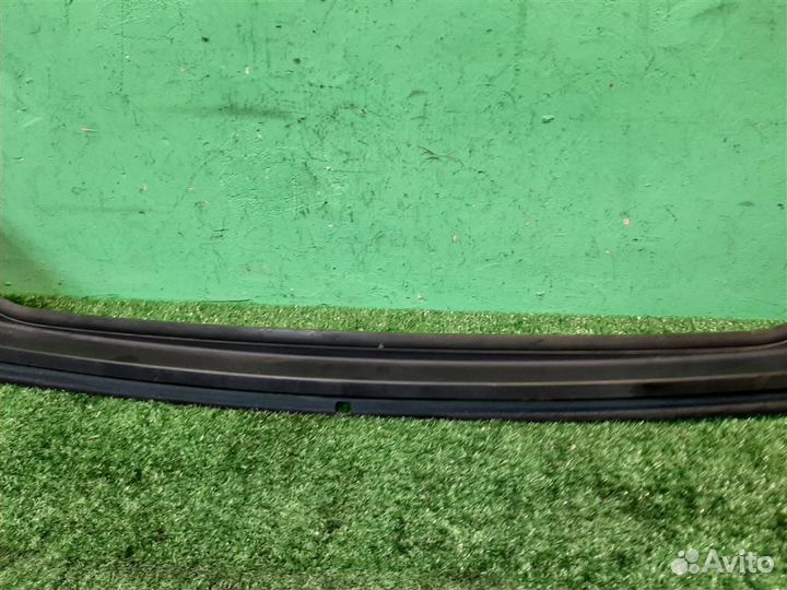 Решетка стеклоочистителей Peugeot 308 (4E) 2008