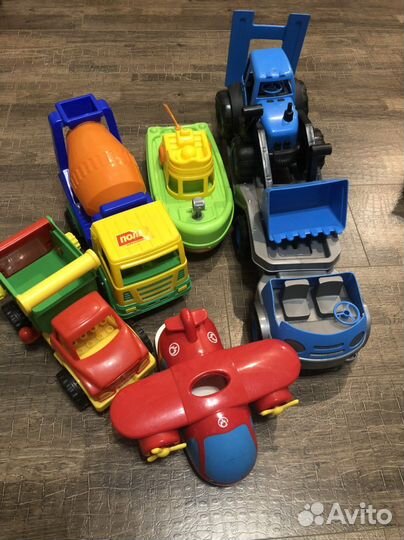 Игрушки пакетом машинки