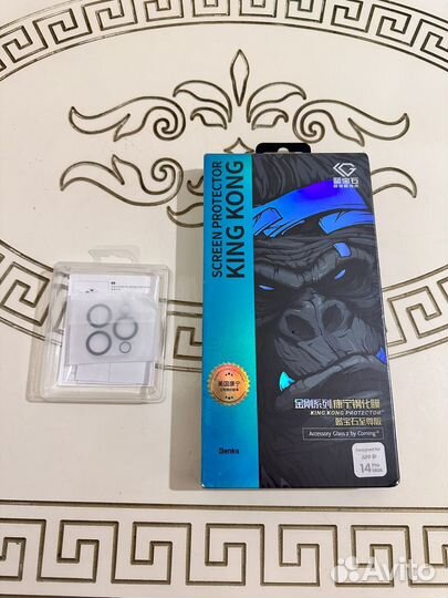 Защитное стекло Benks на iPhone 14 pro max