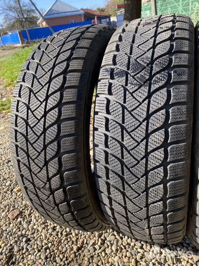 Landsail Winter Lander 215/65 R16