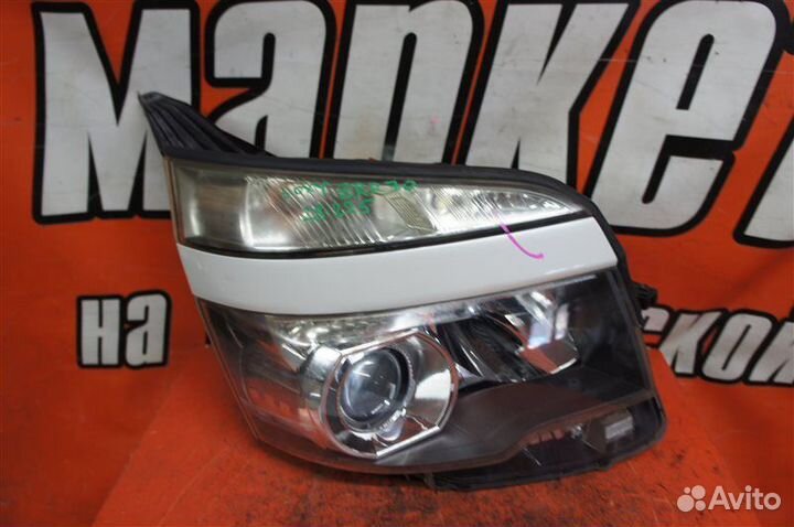 Фара передняя правая Toyota Voxy ZRR70 2012