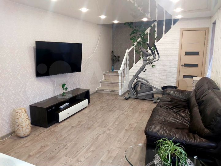 Коттедж 180 м² на участке 10 сот.