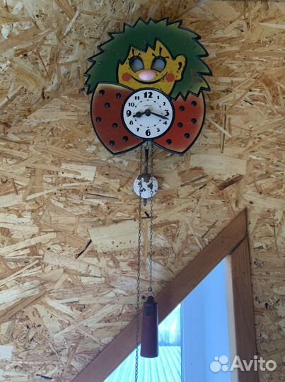 Настенные часы, рабочий