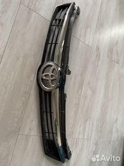 Нижняя+верхняя решетка бампера toyota camry 55