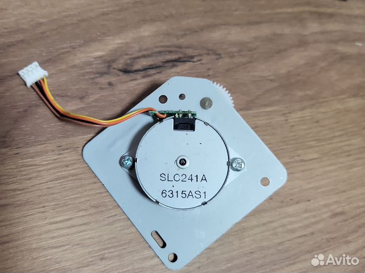 Шаговый двигатель SLC241A