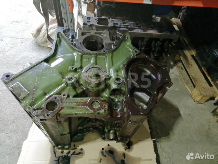 Блок цилиндров двигателя Mercedes OM441